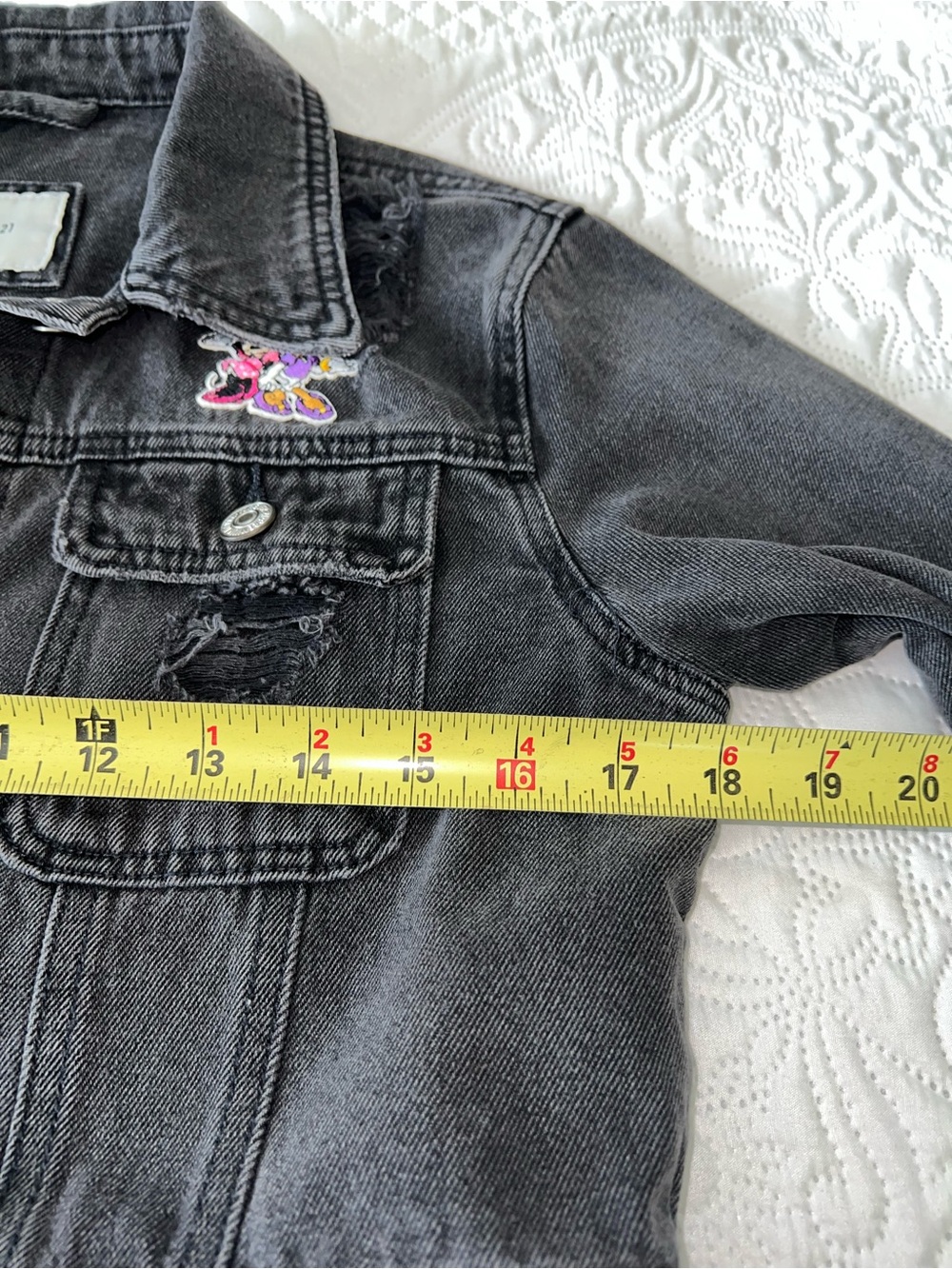 Forever 21 Black Distressed Cropped Denim Jacket with Embroidered Patch - Picture 5 of 7